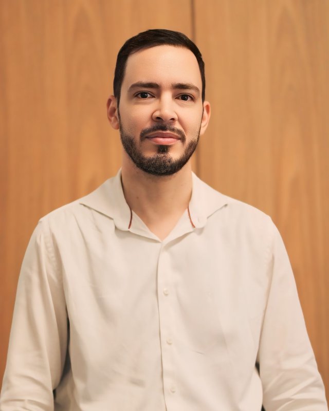 Retrato de Ângelo, da equipe de vendas da Casa Arrumada Colchões
