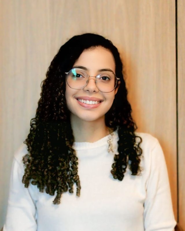 Retrato de Izabela, da equipe de vendas da Casa Arrumada Colchões