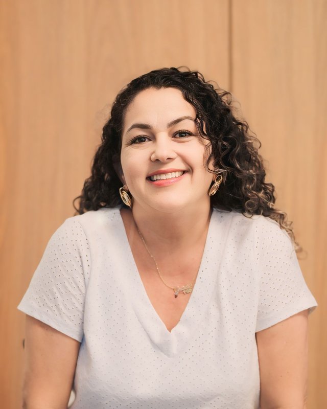 Retrato de Wenida, da equipe de vendas da Casa Arrumada Colchões